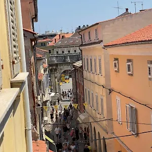 Dejan 2-top Centar-old Town Studio , Pula Croatie